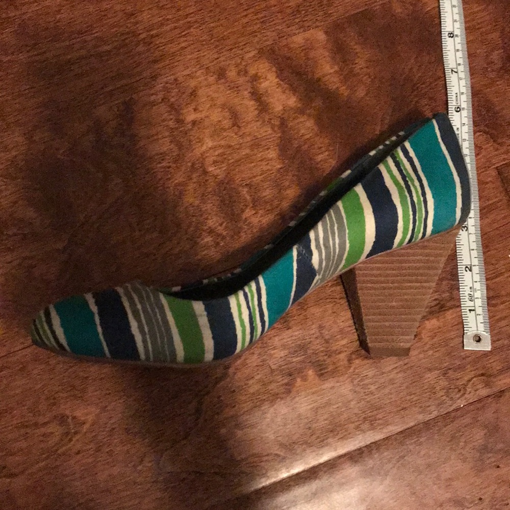 Pumps - Picture 2 of 4